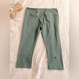 Yoga pants gym work out wear sz M cropped